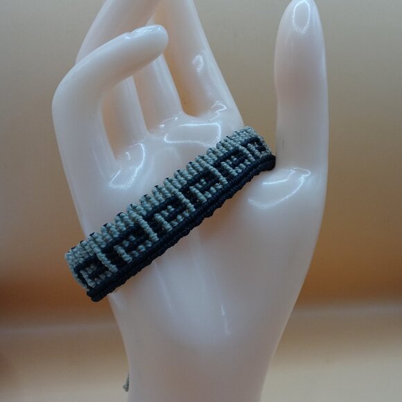 Unisex Woven Macramé Thread Bracelet Andean Labyrinth Design Cusco - Picture 3 of 8